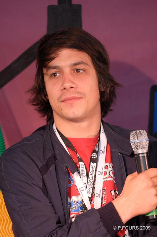 _PF33870nEb.jpg